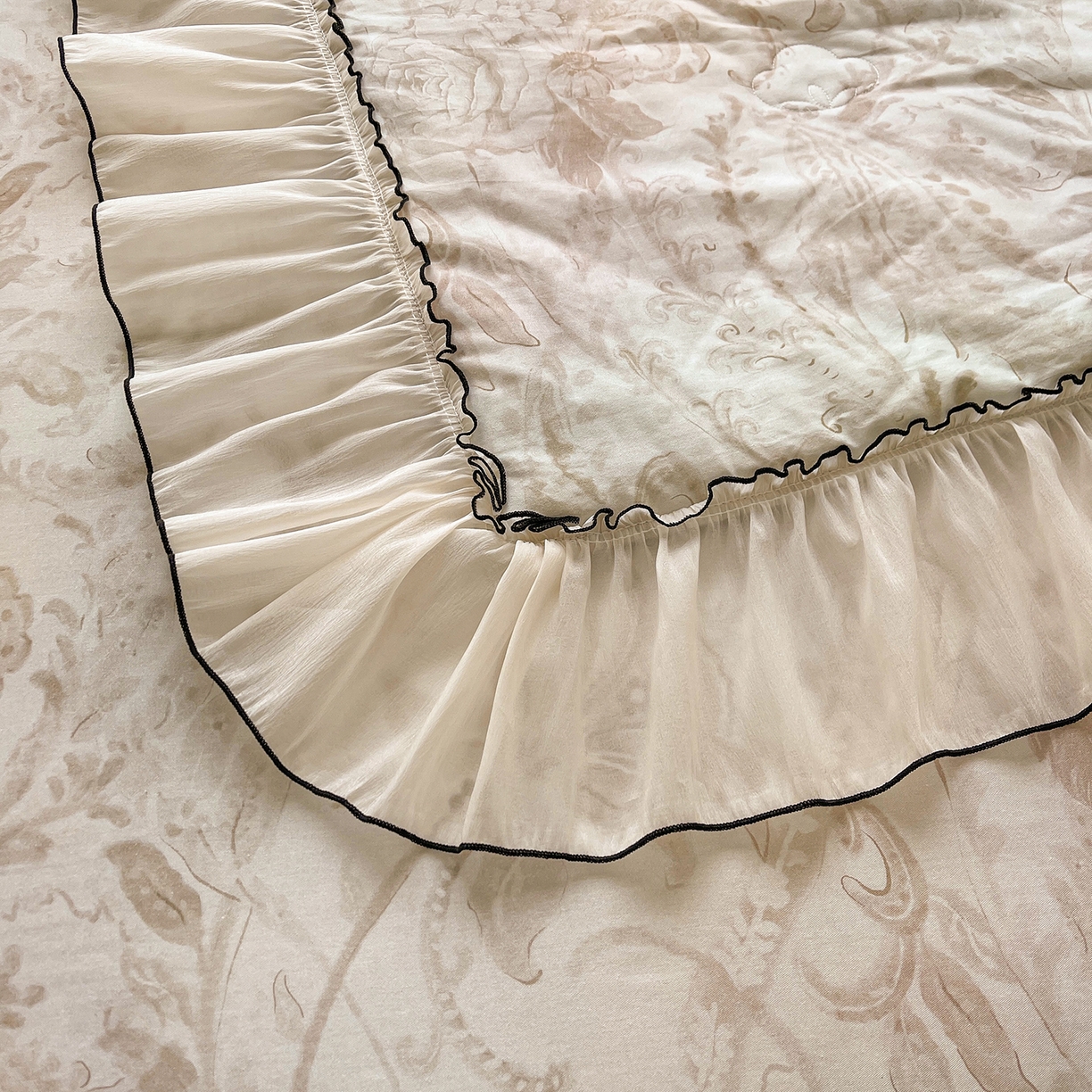 91家纺网 家纺一手货源 找家纺 宜凡家纺 2026新款全棉数码印花夏被床裙四件套②号系列 禾暮