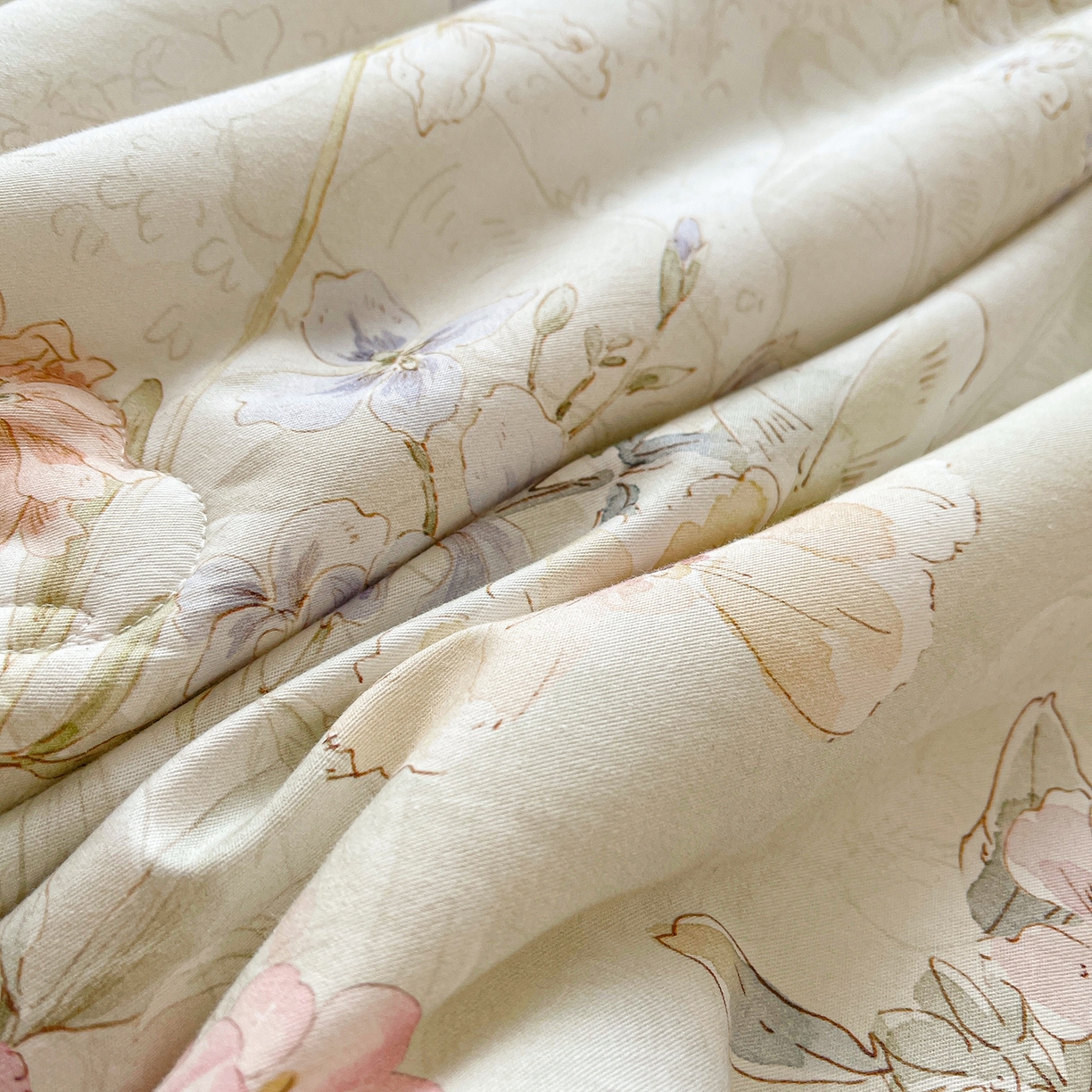 91家纺网 家纺一手货源 找家纺 宜凡家纺 2026新款全棉数码印花夏被床裙四件套②号系列 春旭