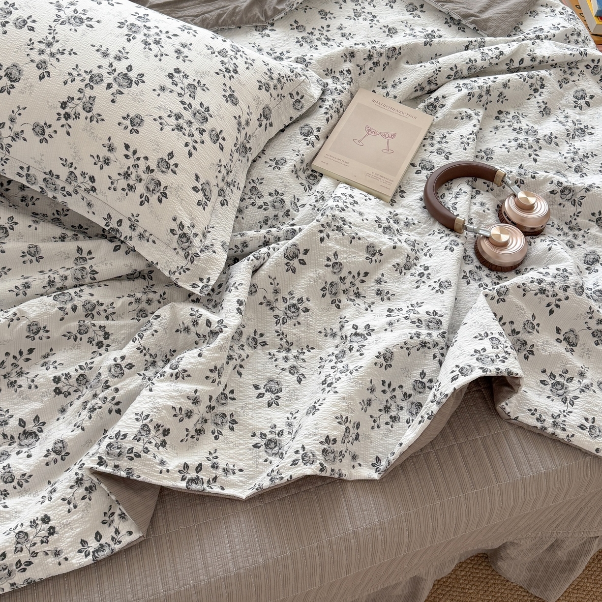 91家纺网 家纺一手货源 找家纺 禾沐 2026新款云感泡芙棉泡芙纱床盖夏被四件套 只闻花香