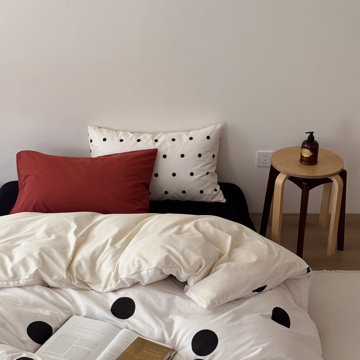 91家纺网 家纺一手货源 找家纺 尺素 2026新款全棉纯棉简约松弛感波点四件套纯棉ins风纯色被套 松弛主义