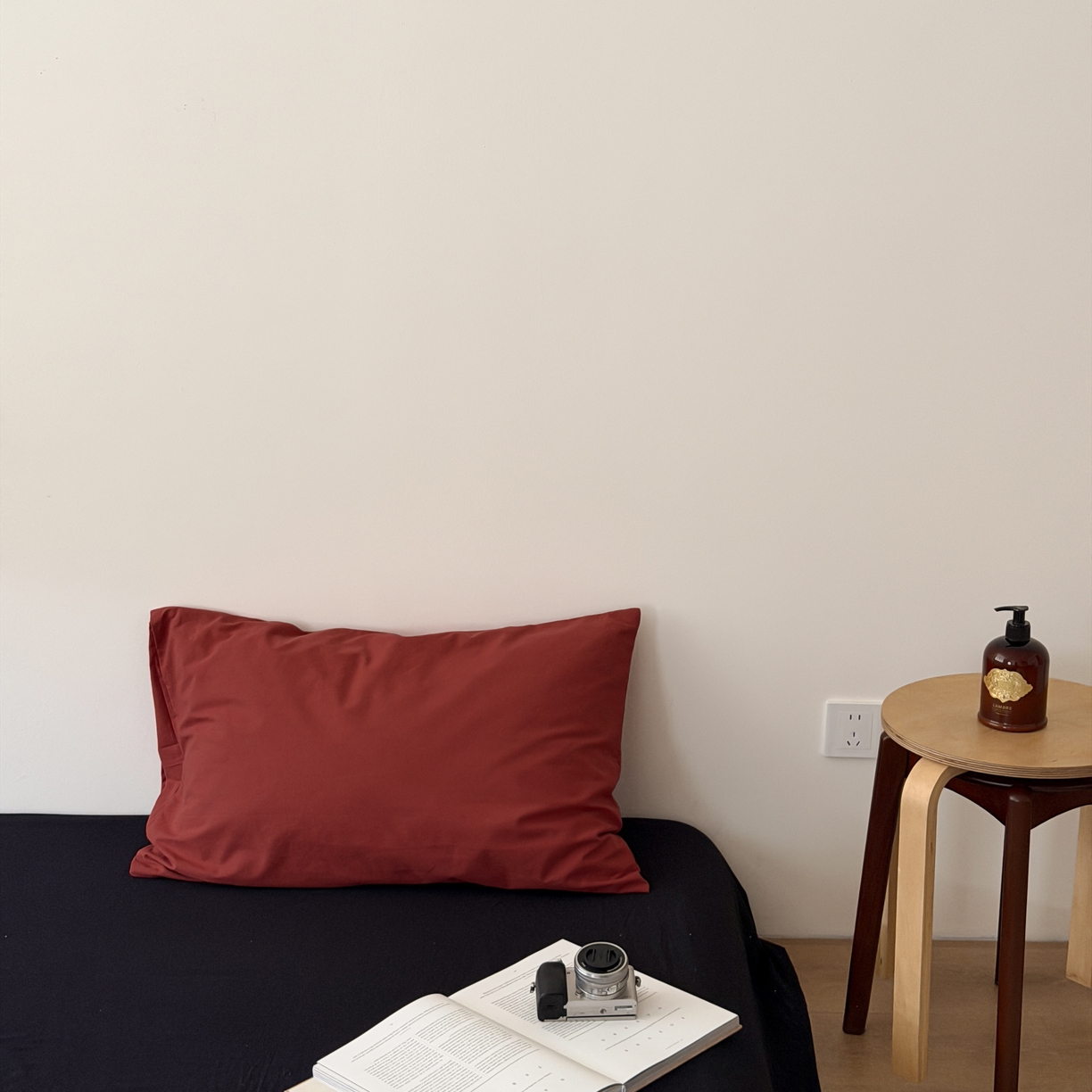 91家纺网 家纺一手货源 找家纺 尺素 2026新款全棉纯棉简约松弛感波点四件套纯棉ins风纯色被套 自在穿行