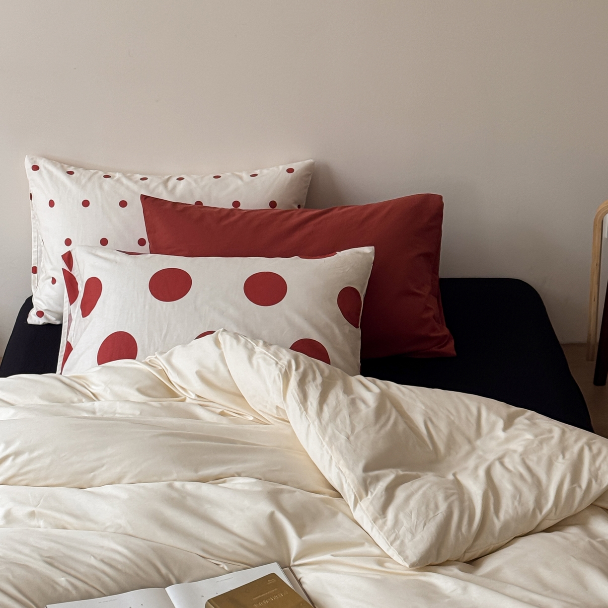 91家纺网 家纺一手货源 找家纺 尺素 2026新款全棉纯棉简约松弛感波点四件套纯棉ins风纯色被套 自在穿行