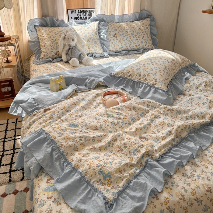 91家纺网 家纺一手货源 找家纺 梵希雅 2026新款床盖款花边夏被四件套 花镜人偶黄