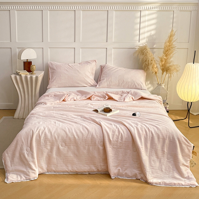 91家纺网 家纺一手货源 找家纺 VIP被业 2026新款A类全棉蚕蛹提花双层纱夏被直播款小红书空调被 海贝粉