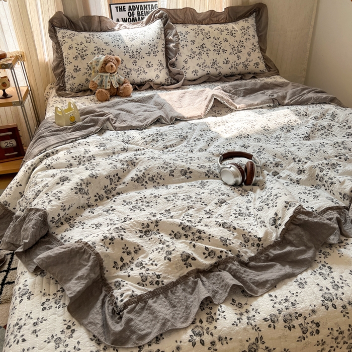 91家纺网 家纺一手货源 找家纺 梵希雅 2026新款床盖款花边夏被四件套 只闻花香