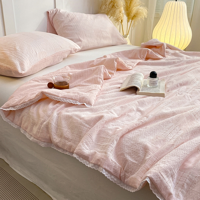 91家纺网 家纺一手货源 找家纺 VIP被业 2026新款A类全棉蚕蛹提花双层纱夏被直播款小红书空调被 海贝粉