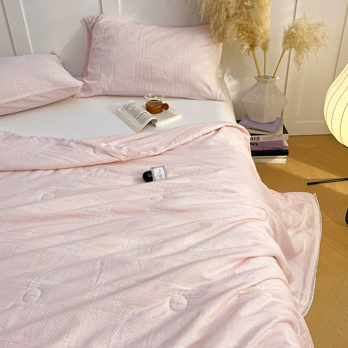 91家纺网 家纺一手货源 找家纺 VIP被业 2026新款A类全棉蚕蛹提花双层纱夏被直播款小红书空调被 海贝粉