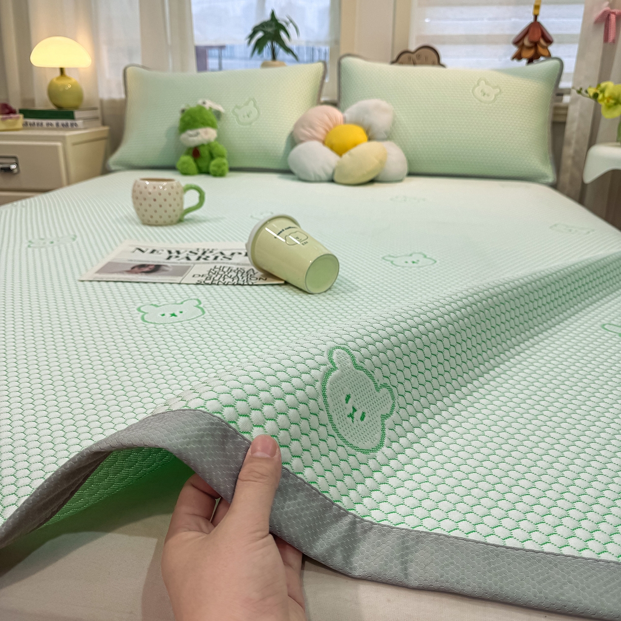 91家纺网 家纺一手货源 找家纺 眠势力 2026新款冰豆豆凉席三件套夏季冷感可机洗冰丝席软席子条席款 冰皮熊-绿