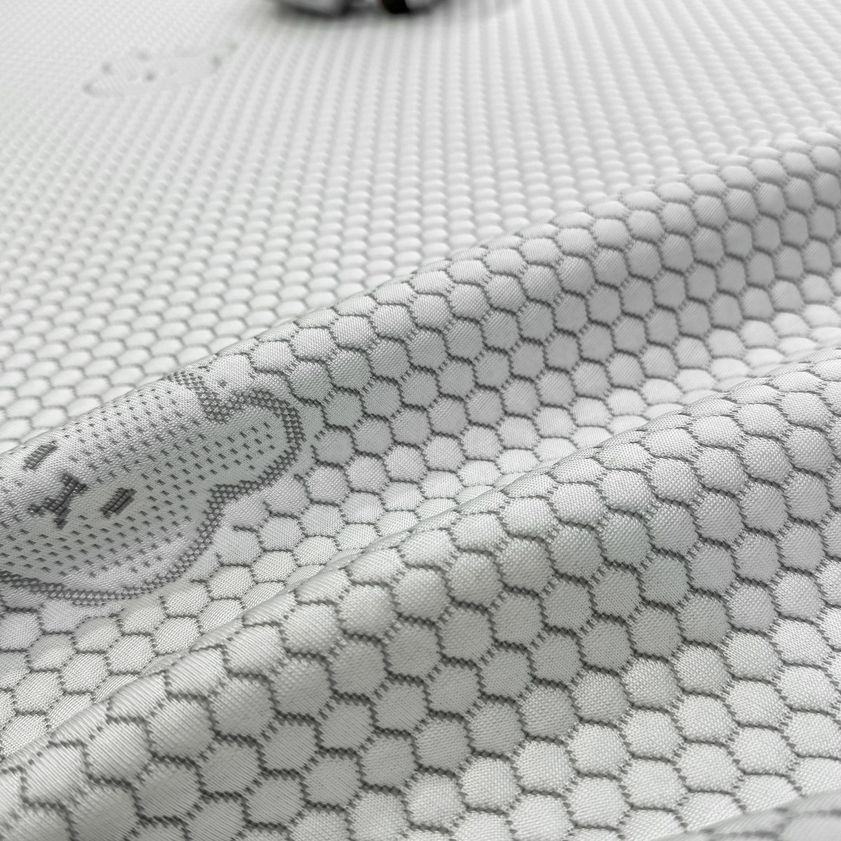 91家纺网 家纺一手货源 找家纺 眠势力 2026新款冰豆豆凉席三件套夏季冷感可机洗冰丝席软席子条席款 冰皮熊-灰