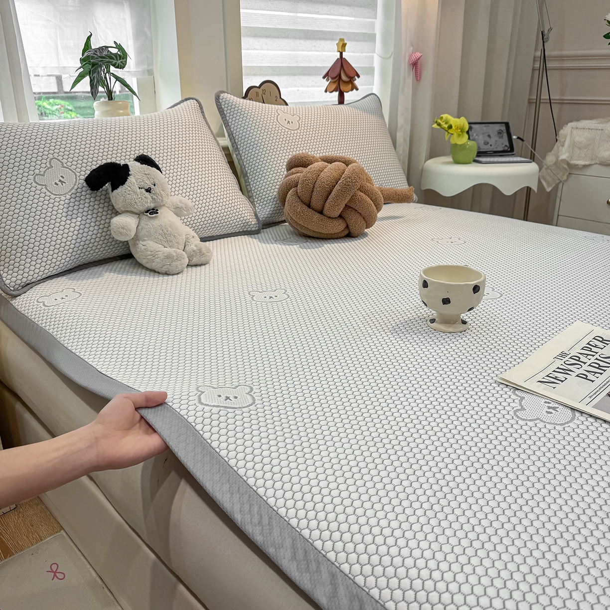 91家纺网 家纺一手货源 找家纺 眠势力 2026新款冰豆豆凉席三件套夏季冷感可机洗冰丝席软席子条席款 冰皮熊-灰