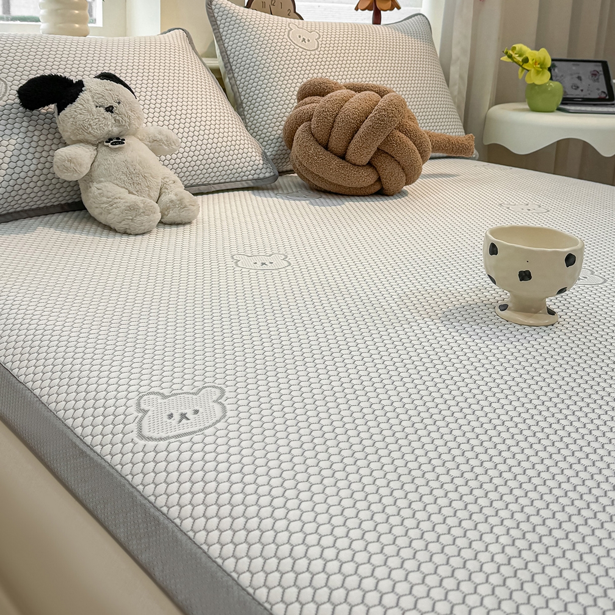 91家纺网 家纺一手货源 找家纺 眠势力 2026新款冰豆豆凉席三件套夏季冷感可机洗冰丝席软席子条席款 冰皮熊-灰