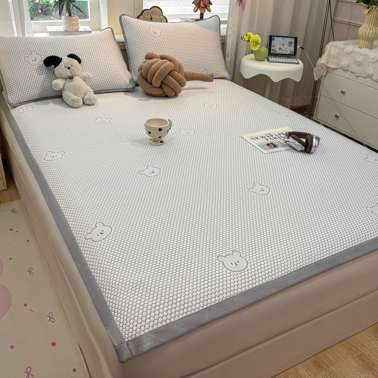 91家纺网 家纺一手货源 找家纺 眠势力 2026新款冰豆豆凉席三件套夏季冷感可机洗冰丝席软席子条席款 冰皮熊-灰