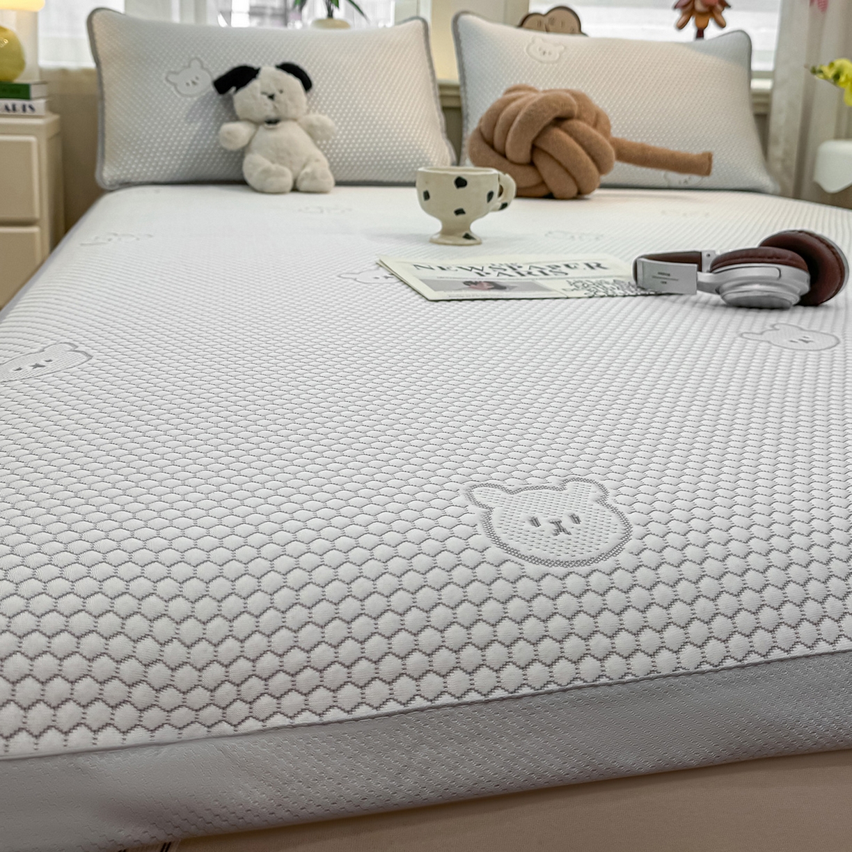 91家纺网 家纺一手货源 找家纺 眠势力 2026新款冰豆豆凉席三件套夏季冷感可机洗冰丝席软席子条席款 冰皮熊-灰