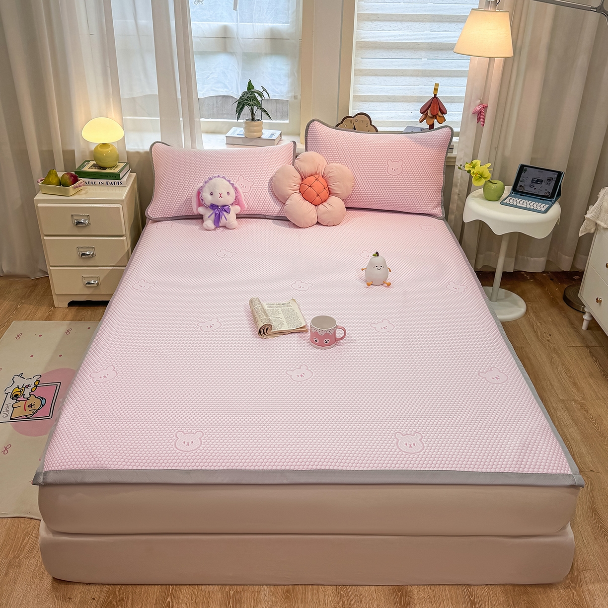 91家纺网 家纺一手货源 找家纺 眠势力 2026新款冰豆豆凉席三件套夏季冷感可机洗冰丝席软席子条席款 冰皮熊-粉