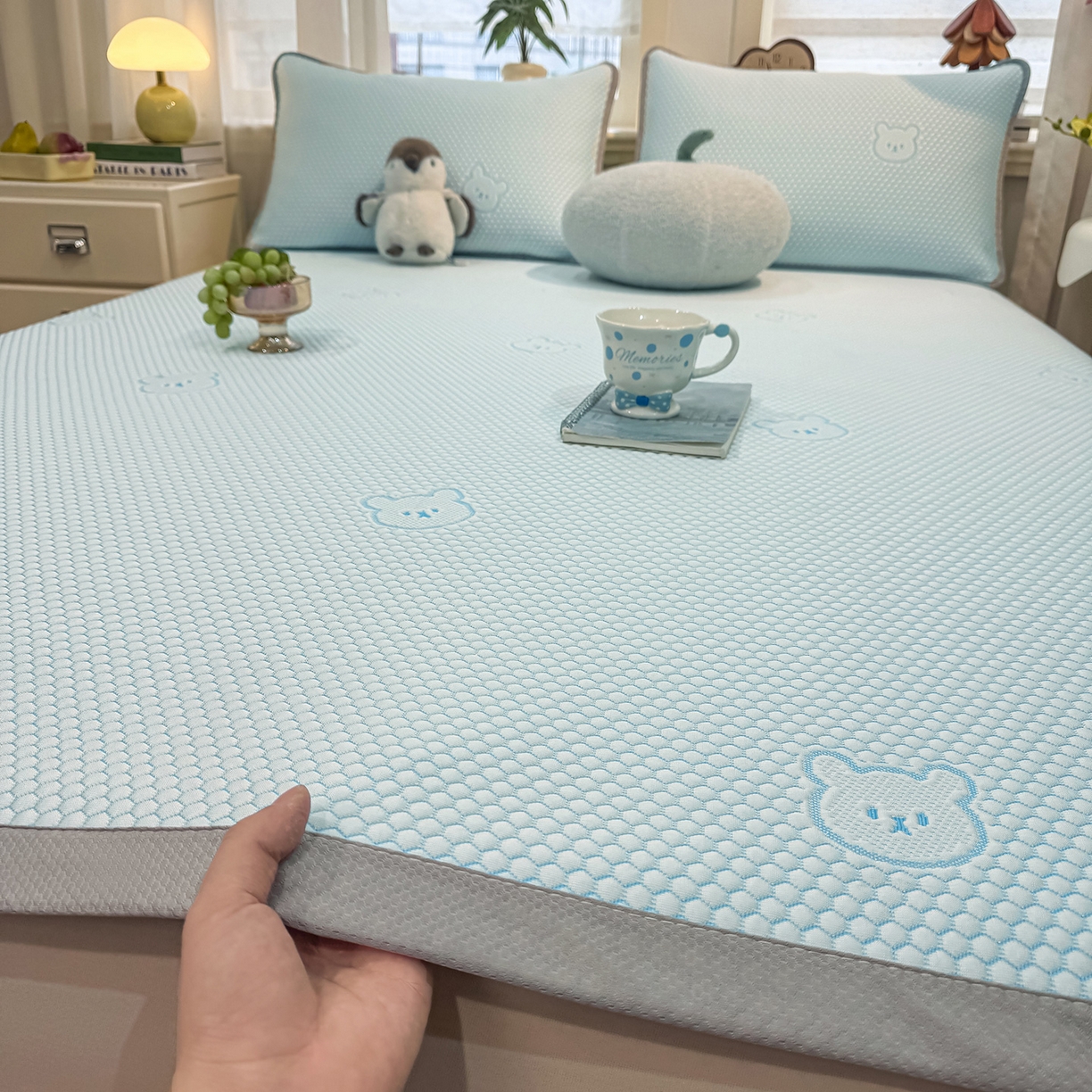 91家纺网 家纺一手货源 找家纺 眠势力 2026新款冰豆豆凉席三件套夏季冷感可机洗冰丝席软席子条席款 冰皮熊-兰