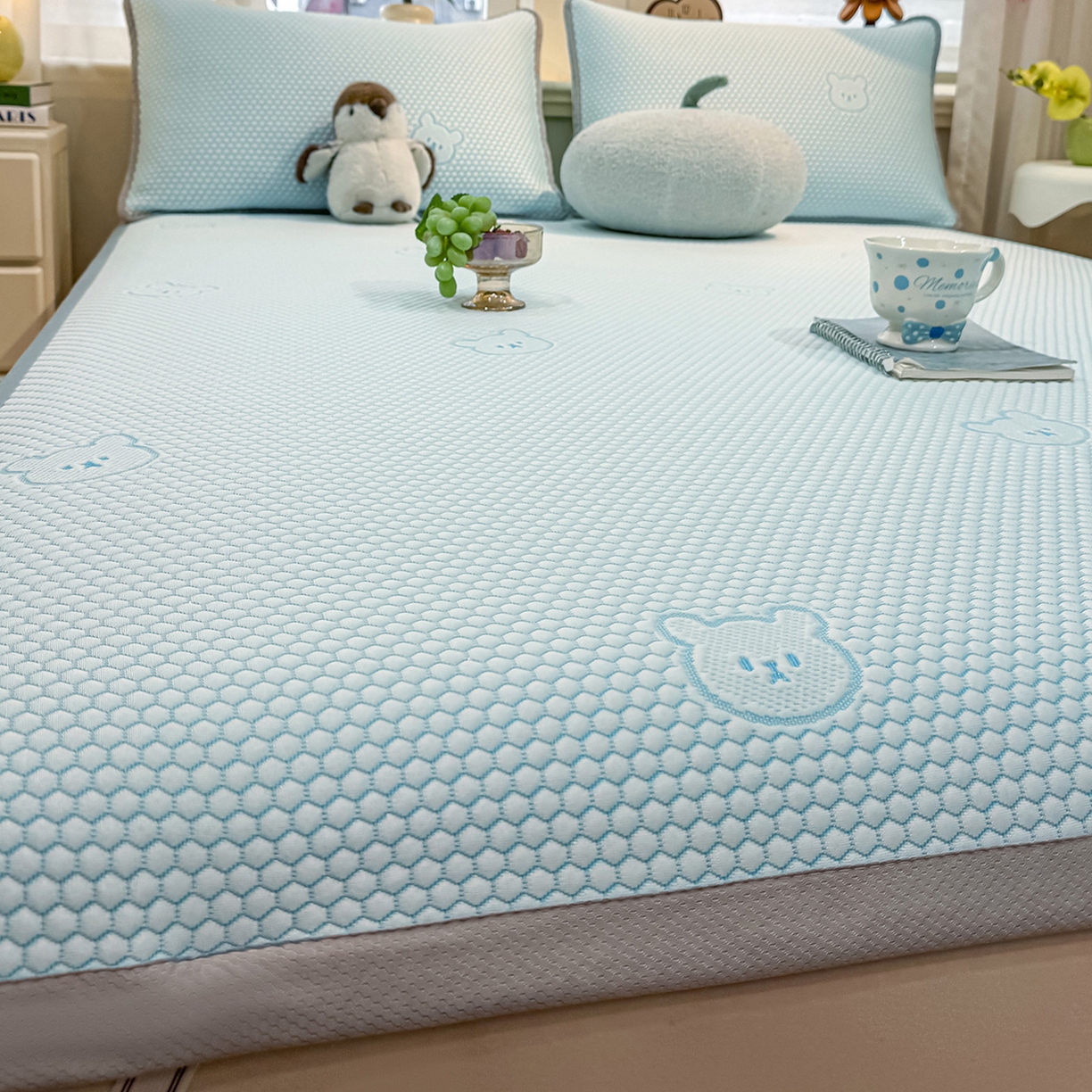 91家纺网 家纺一手货源 找家纺 眠势力 2026新款冰豆豆凉席三件套夏季冷感可机洗冰丝席软席子条席款 冰皮熊-兰