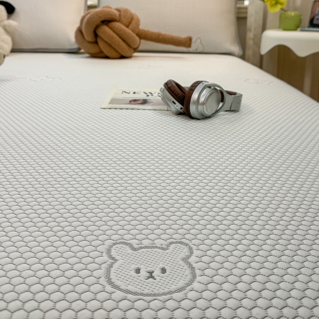 91家纺网 家纺一手货源 找家纺 眠势力 2026新款冰豆豆凉席三件套夏季冷感可机洗冰丝席软席子条席款 冰皮熊-灰