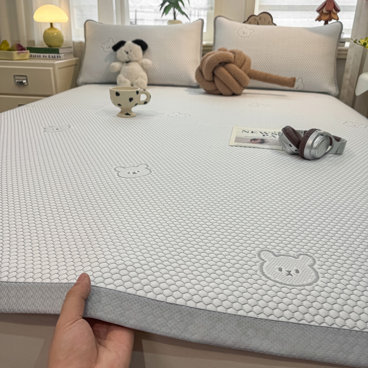 91家纺网 家纺一手货源 找家纺 眠势力 2026新款冰豆豆凉席三件套夏季冷感可机洗冰丝席软席子条席款 冰皮熊-灰