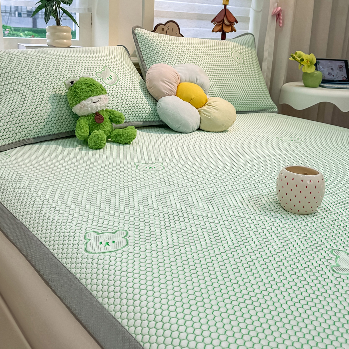 91家纺网 家纺一手货源 找家纺 眠势力 2026新款冰豆豆凉席三件套夏季冷感可机洗冰丝席软席子条席款 冰皮熊-绿