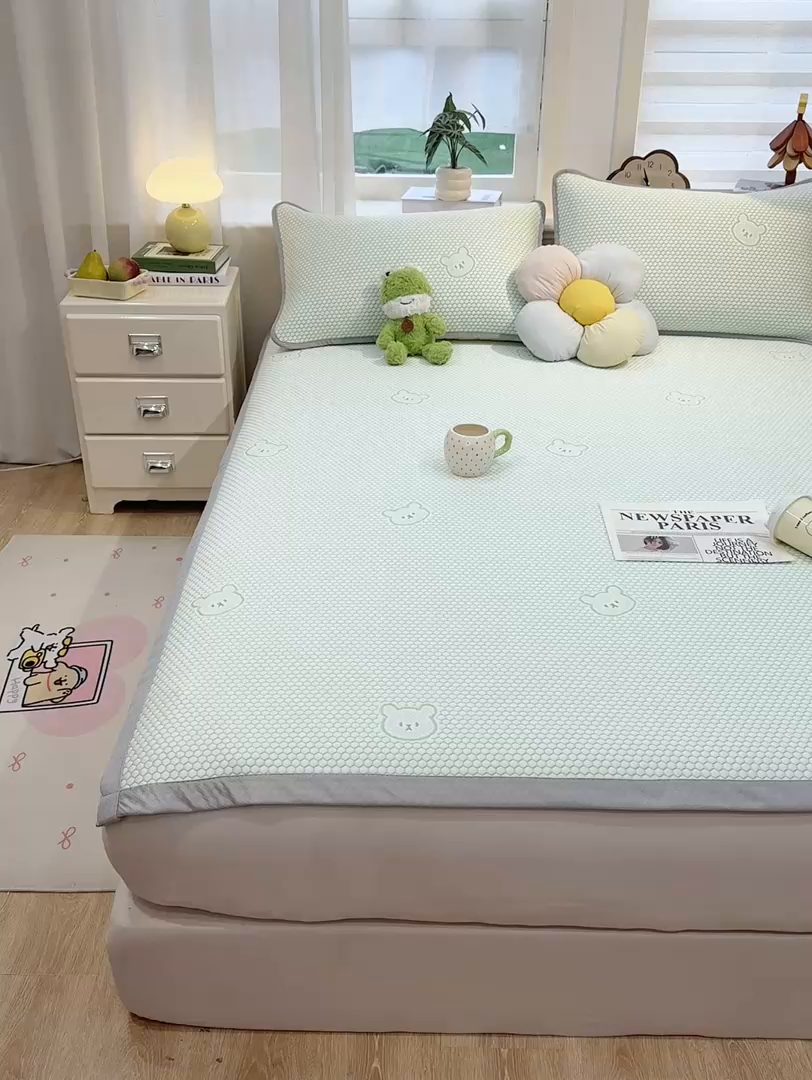 91家纺网 家纺一手货源 找家纺 眠势力 2026新款冰豆豆凉席三件套夏季冷感可机洗冰丝席软席子条席款 冰皮熊-绿