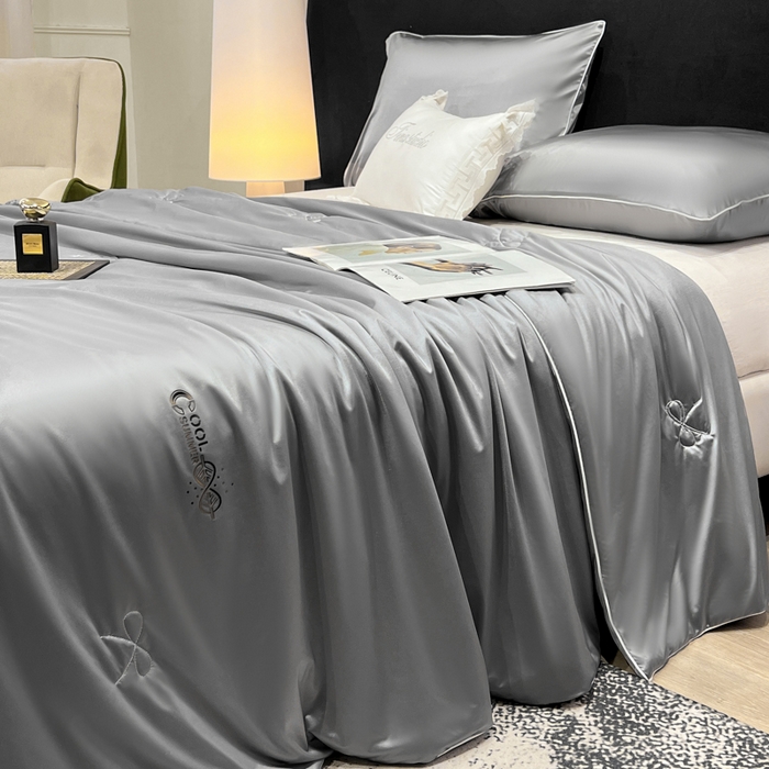 91家纺网 家纺一手货源 找家纺 欧雅阁 2026新款A类冰丝绸夏被冰肌夏被空调被锦氨纶夏凉被 薄被子 冰丝绸-深灰