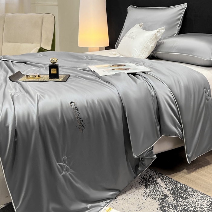 91家纺网 家纺一手货源 找家纺 欧雅阁 2026新款A类冰丝绸夏被冰肌夏被空调被锦氨纶夏凉被 薄被子 冰丝绸-深灰