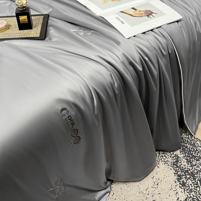 91家纺网 家纺一手货源 找家纺 欧雅阁 2026新款A类冰丝绸夏被冰肌夏被空调被锦氨纶夏凉被 薄被子 冰丝绸-深灰