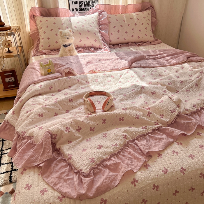 91家纺网 家纺一手货源 找家纺 梵希雅 2026新款床盖款花边夏被四件套 粉蝴蝶结