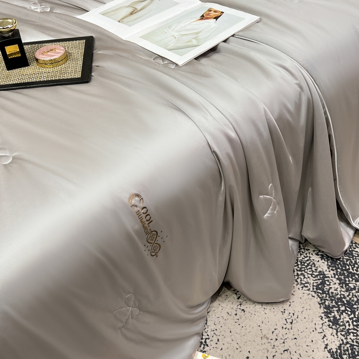 91家纺网 家纺一手货源 找家纺 欧雅阁 2026新款A类冰丝绸夏被冰肌夏被空调被锦氨纶夏凉被 薄被子 冰丝绸-月灰