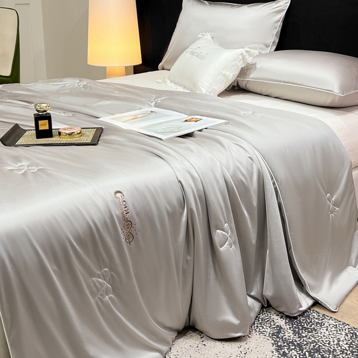 91家纺网 家纺一手货源 找家纺 欧雅阁 2026新款A类冰丝绸夏被冰肌夏被空调被锦氨纶夏凉被 薄被子 冰丝绸-月灰