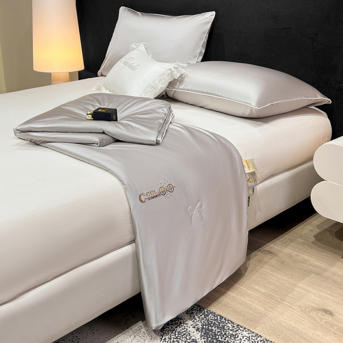 91家纺网 家纺一手货源 找家纺 欧雅阁 2026新款A类冰丝绸夏被冰肌夏被空调被锦氨纶夏凉被 薄被子 冰丝绸-月灰