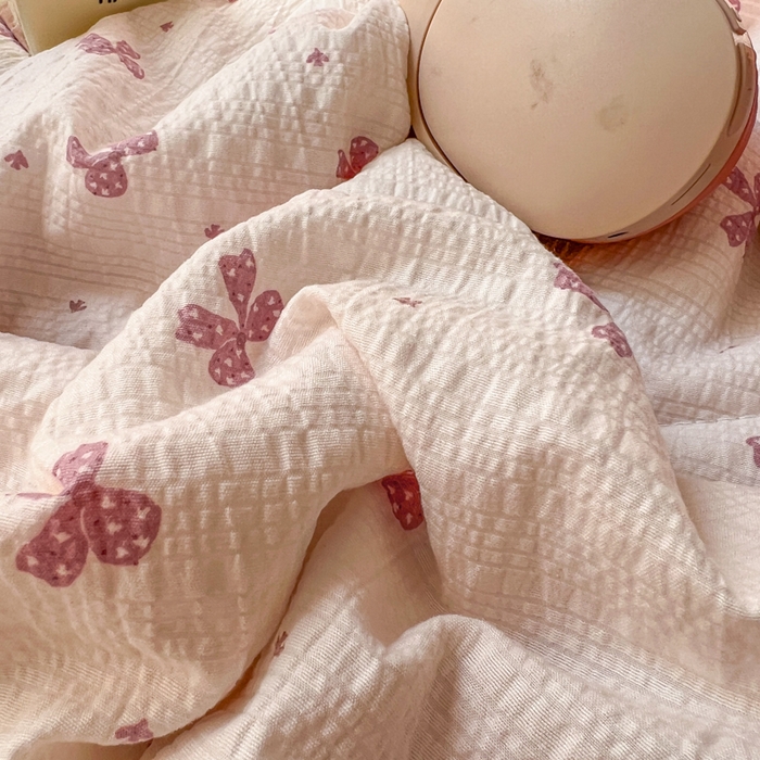 91家纺网 家纺一手货源 找家纺 梵希雅 2026新款床盖款花边夏被四件套 粉蝴蝶结