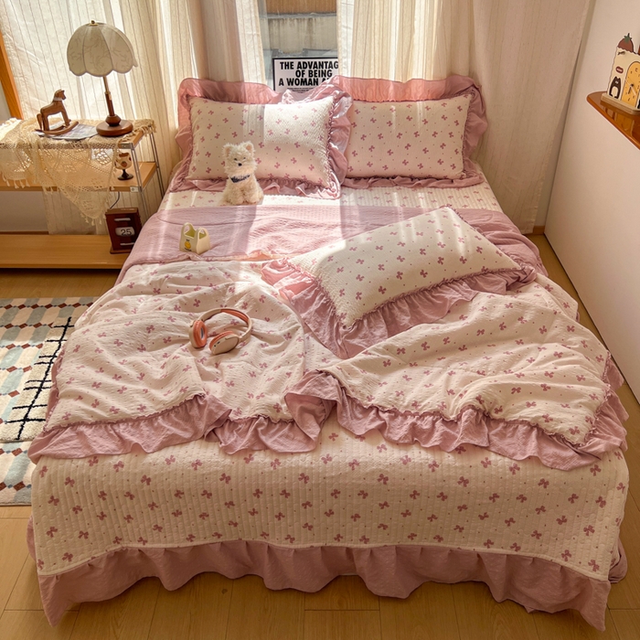 91家纺网 家纺一手货源 找家纺 梵希雅 2026新款床盖款花边夏被四件套 粉蝴蝶结