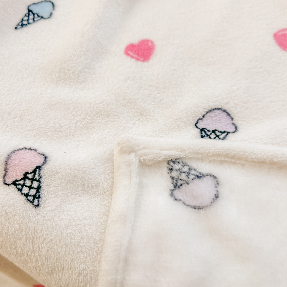 91家纺网 家纺一手货源 找家纺 （总）博雅 2026新款三丽鸥小版牛奶绒盖毯午睡毯