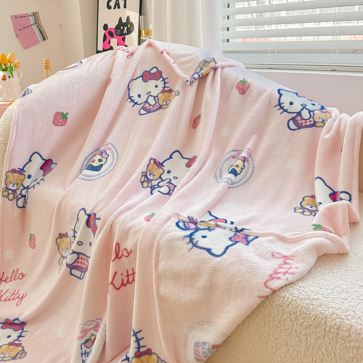 91家纺网 家纺一手货源 找家纺 博雅 2026新款三丽鸥小版牛奶绒盖毯午睡毯 小版-草莓蛋糕KT