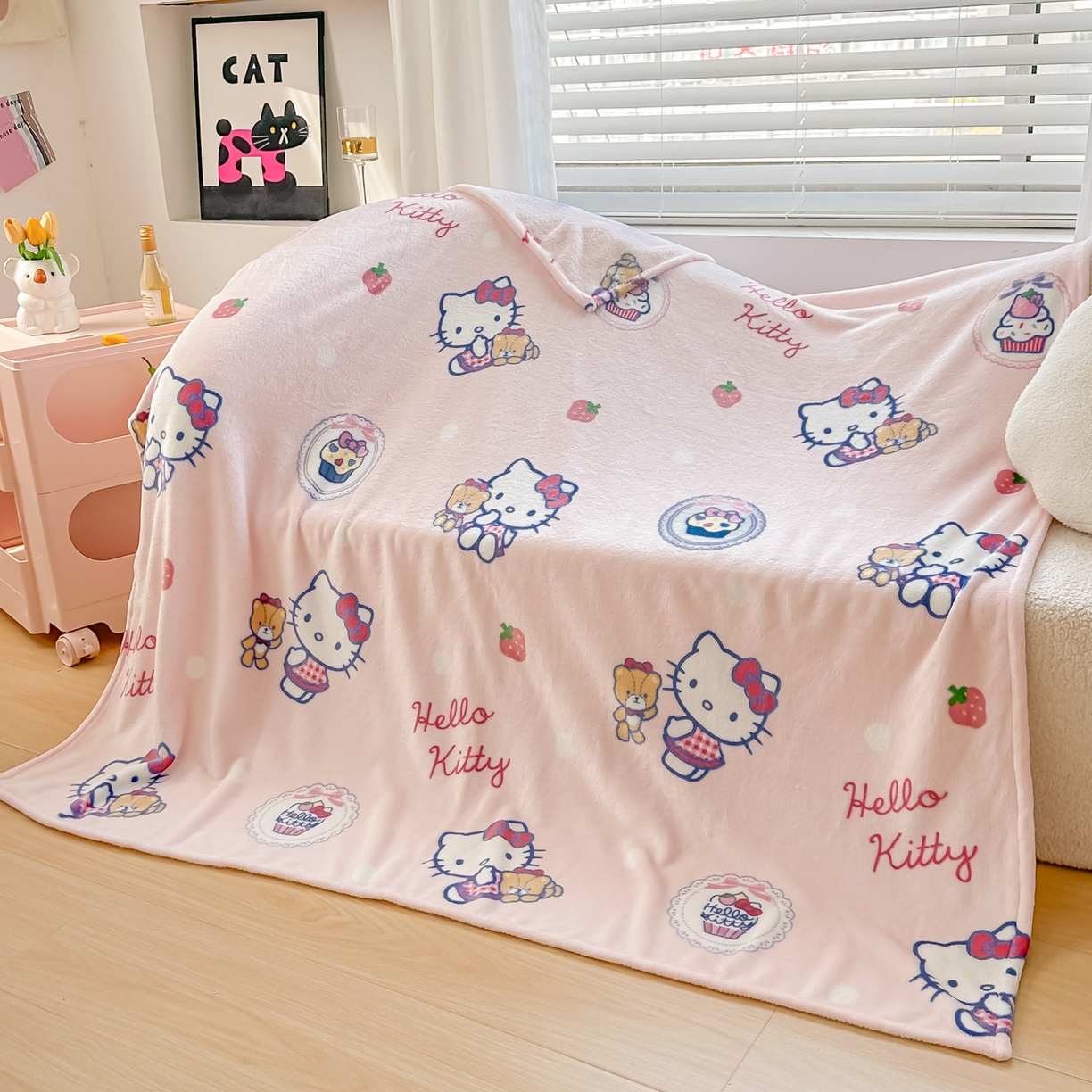 91家纺网 家纺一手货源 找家纺 博雅 2026新款三丽鸥小版牛奶绒盖毯午睡毯 小版-草莓蛋糕KT