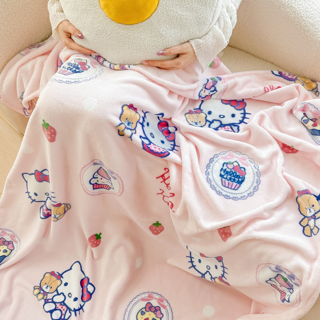 91家纺网 家纺一手货源 找家纺 博雅 2026新款三丽鸥小版牛奶绒盖毯午睡毯 小版-草莓蛋糕KT