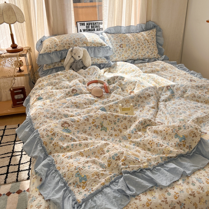 91家纺网 家纺一手货源 找家纺 梵希雅 2026新款床盖款花边夏被四件套 花镜人偶黄