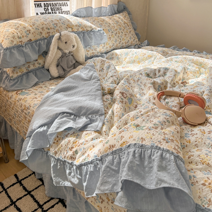 91家纺网 家纺一手货源 找家纺 梵希雅 2026新款床盖款花边夏被四件套 花镜人偶黄