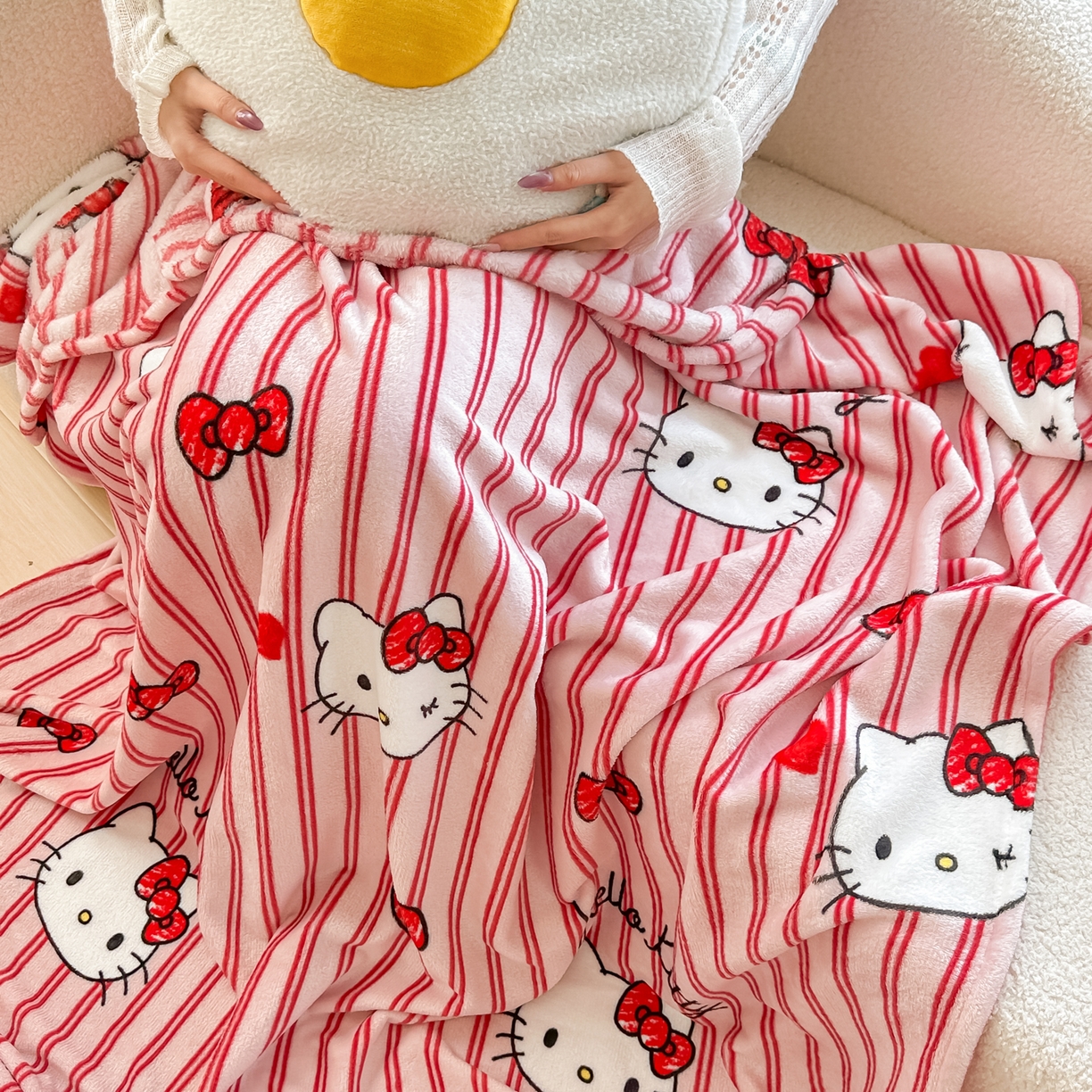 91家纺网 家纺一手货源 找家纺 博雅 2026新款三丽鸥小版牛奶绒盖毯午睡毯 小版-高贵KT