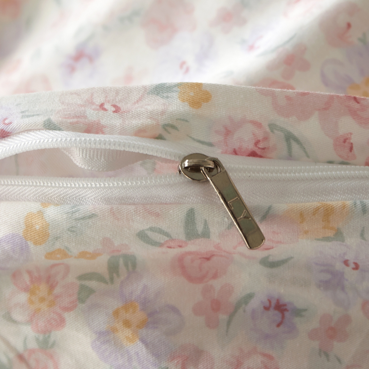 91家纺网 家纺一手货源 找家纺 绫韵家纺 2026新款春夏13372全棉蝴蝶结四件套系列 舒曼