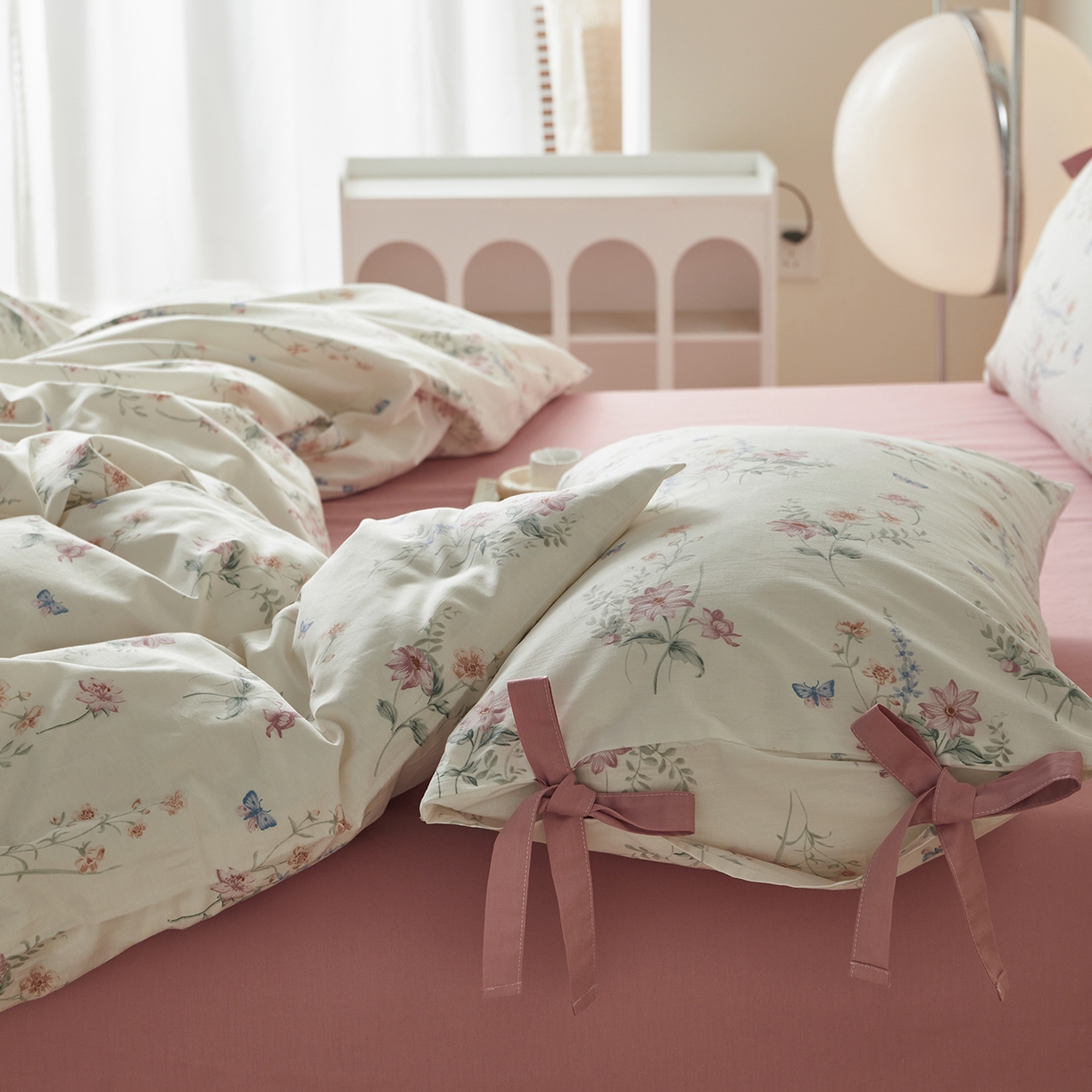 91家纺网 家纺一手货源 找家纺 绫韵家纺 2026新款春夏13372全棉蝴蝶结四件套系列 桃花源