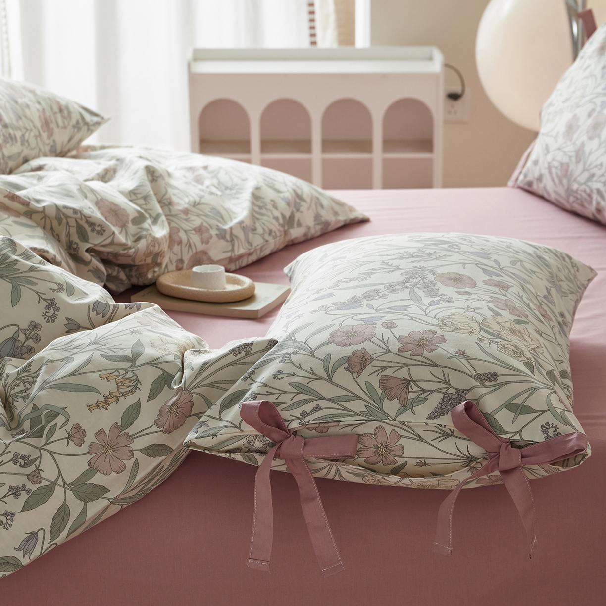 91家纺网 家纺一手货源 找家纺 绫韵家纺 2026新款春夏13372全棉蝴蝶结四件套系列 花样春光