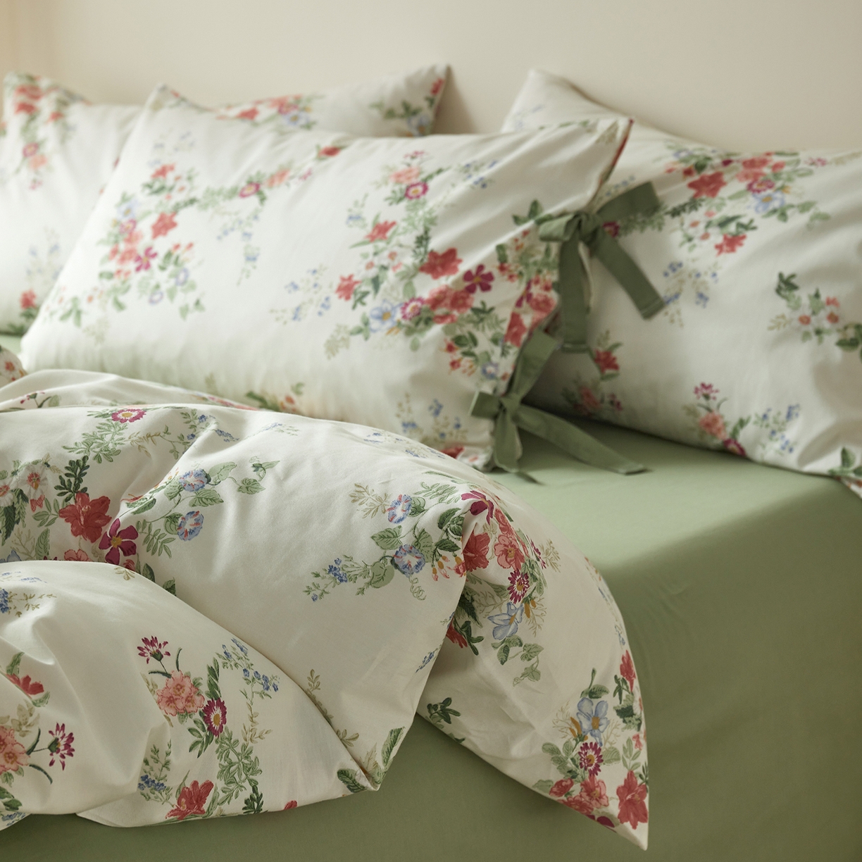 91家纺网 家纺一手货源 找家纺 绫韵家纺 2026新款春夏13372全棉蝴蝶结四件套系列 火花