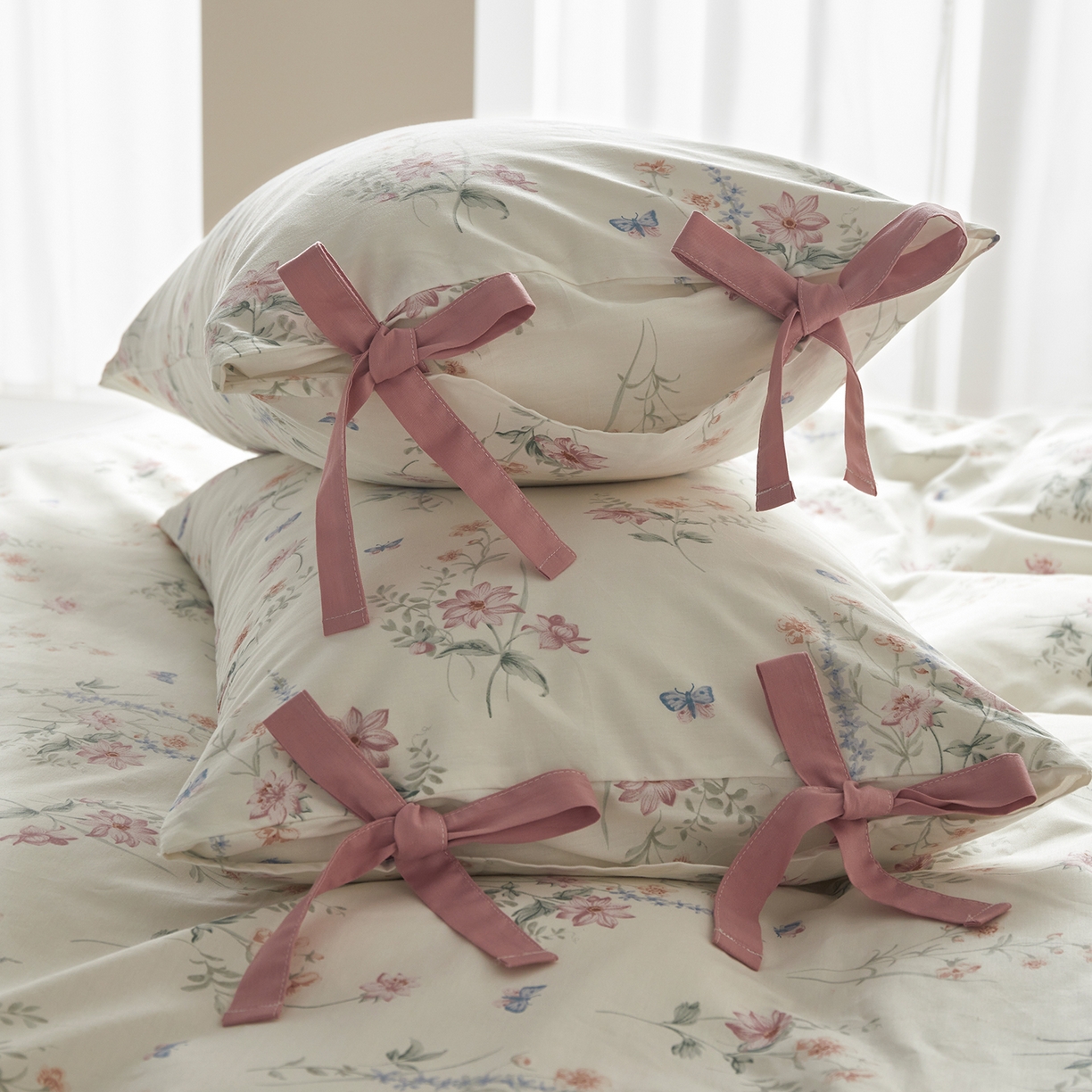 91家纺网 家纺一手货源 找家纺 绫韵家纺 2026新款春夏13372全棉蝴蝶结四件套系列 桃花源