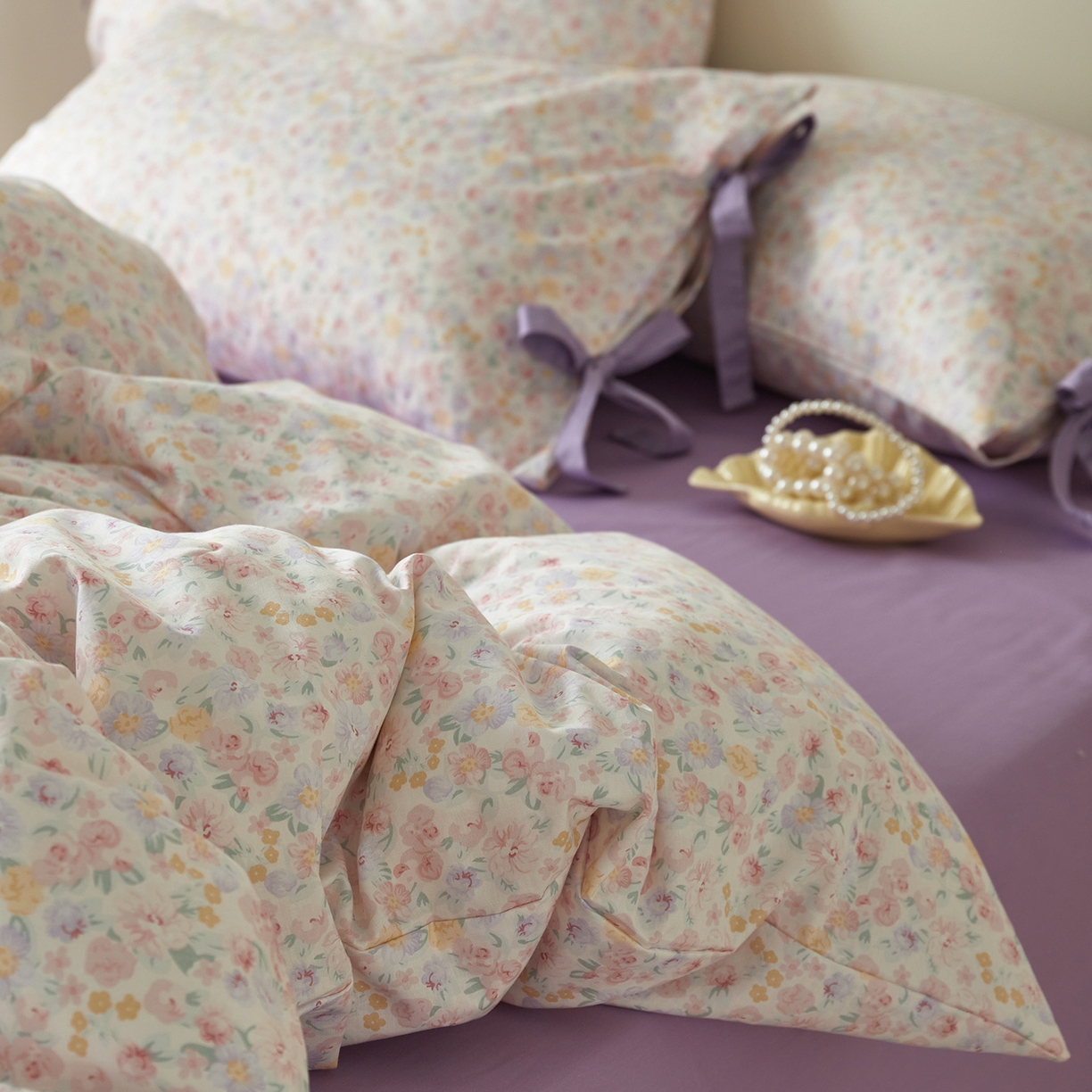 91家纺网 家纺一手货源 找家纺 绫韵家纺 2026新款春夏13372全棉蝴蝶结四件套系列 舒曼