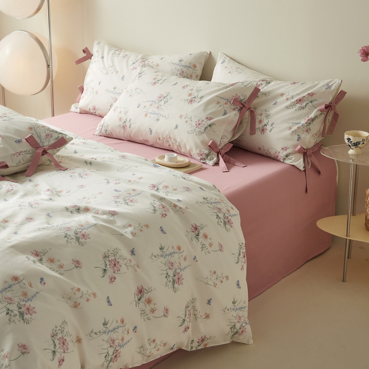 91家纺网 家纺一手货源 找家纺 绫韵家纺 2026新款春夏13372全棉蝴蝶结四件套系列 桃花源