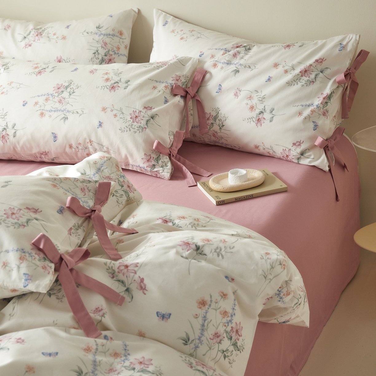 91家纺网 家纺一手货源 找家纺 绫韵家纺 2026新款春夏13372全棉蝴蝶结四件套系列 桃花源