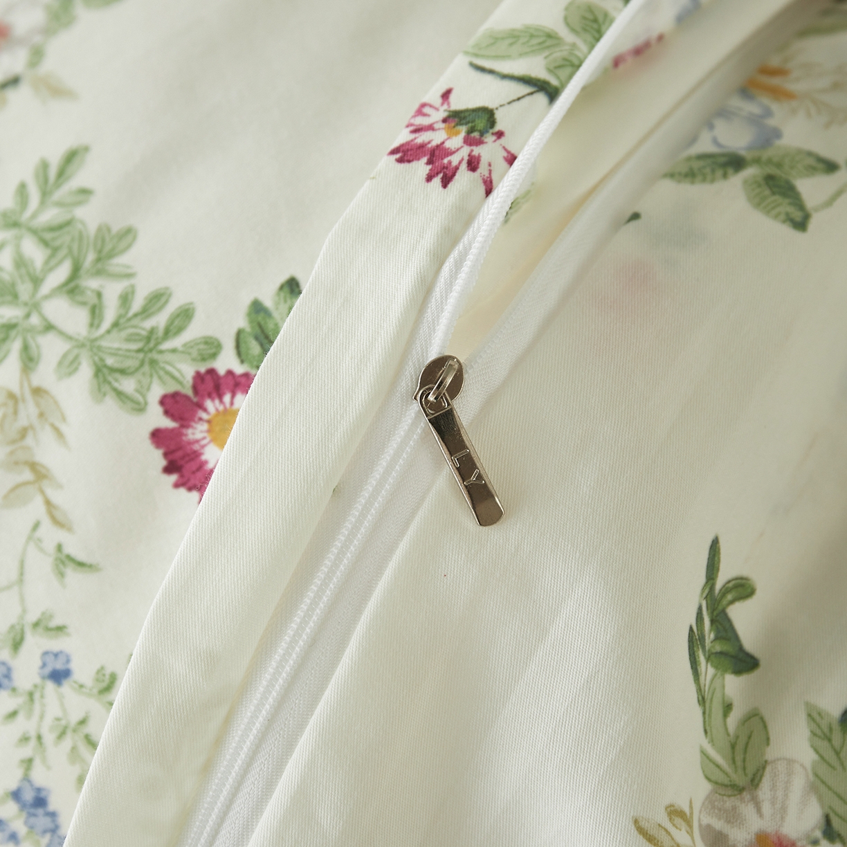 91家纺网 家纺一手货源 找家纺 绫韵家纺 2026新款春夏13372全棉蝴蝶结四件套系列 火花