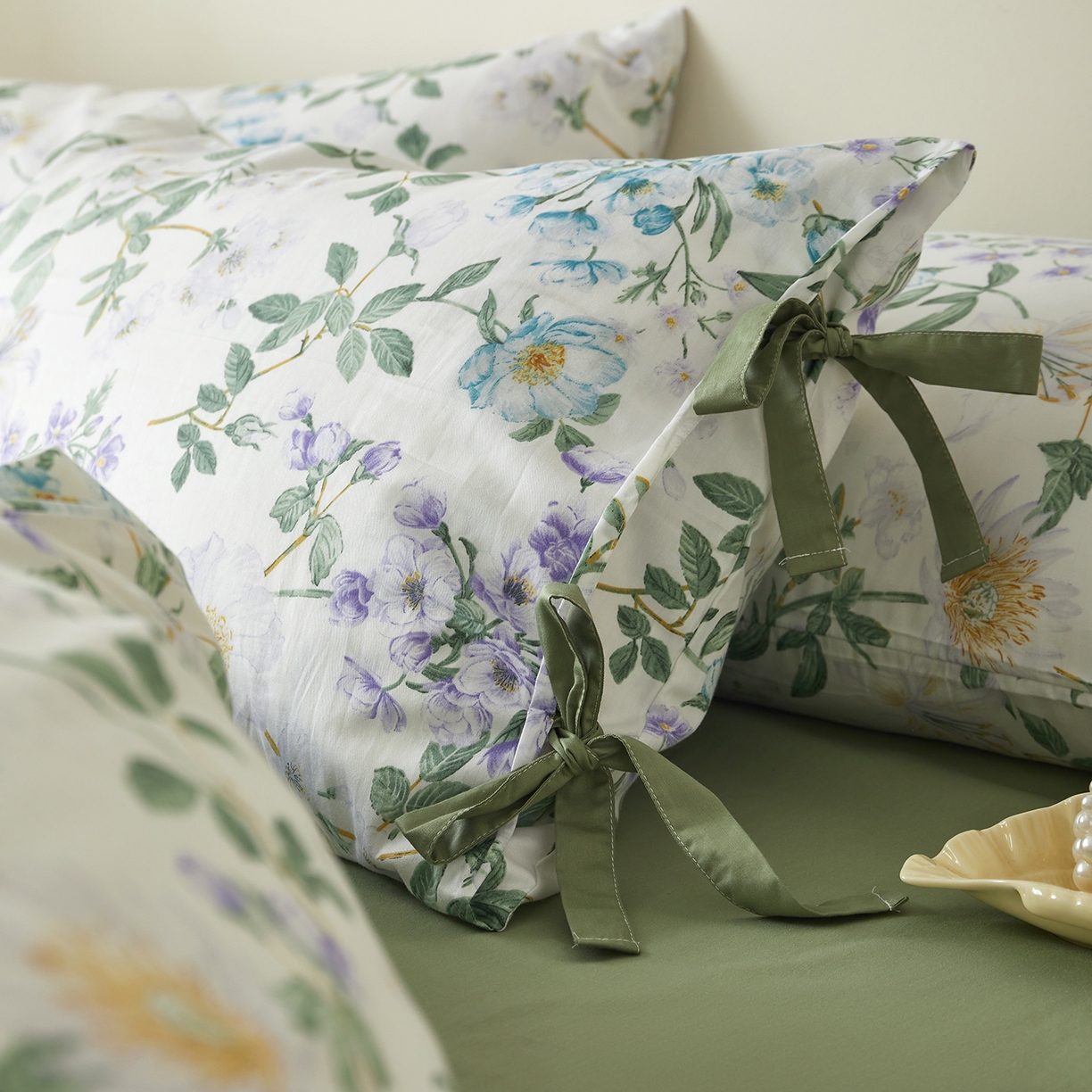 91家纺网 家纺一手货源 找家纺 绫韵家纺 2026新款春夏13372全棉蝴蝶结四件套系列 丹恒